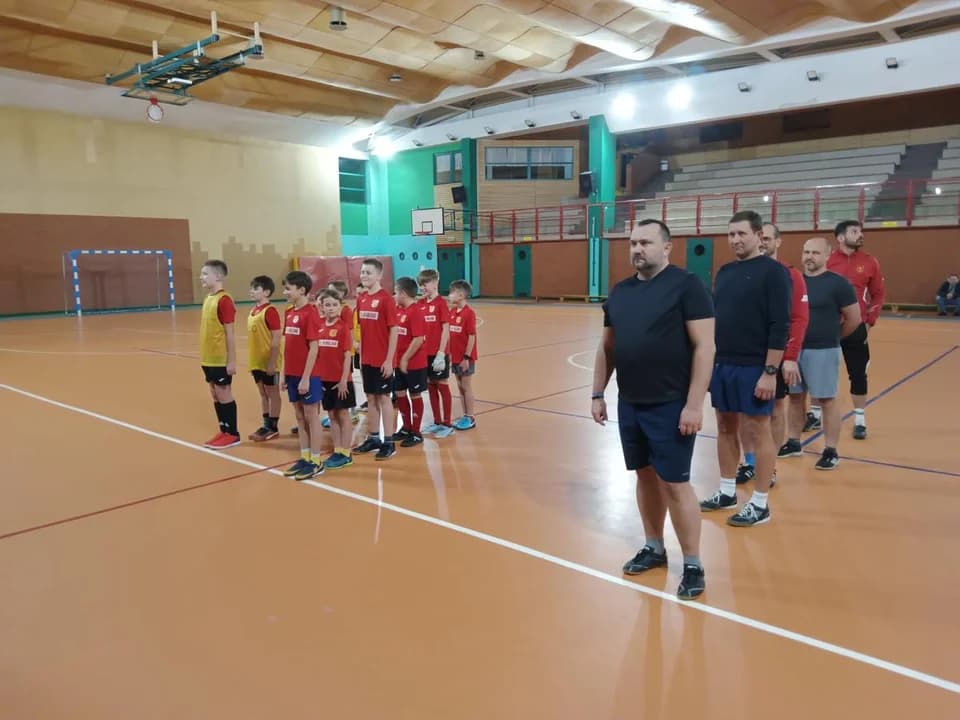 VII Gwiazdkowy Turniej Rodzinny w futsalu GKS Żerków CUP 2023 — zdjęcie 3 z 7