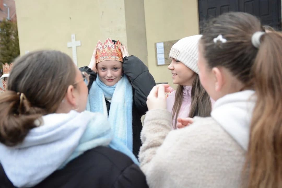 14. Jarocińskie Kolędowanie z Orszakiem Trzech Króli. Najwięcej było przedszkolaków  [ZDJĘCIA]