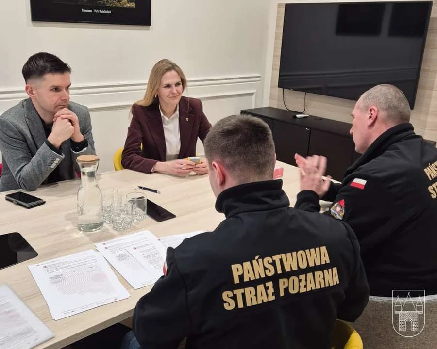 Dwa lata rządów - jaką ocenę dają burmistrzowi mieszkańcy, jaką radni? Jest piątka, ale i jedynka...
