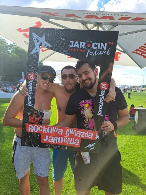 Drugi dzień Jarocin Festiwal 2024. Znajdź się w festiwalowej ramce! — zdjęcie 5 z 114