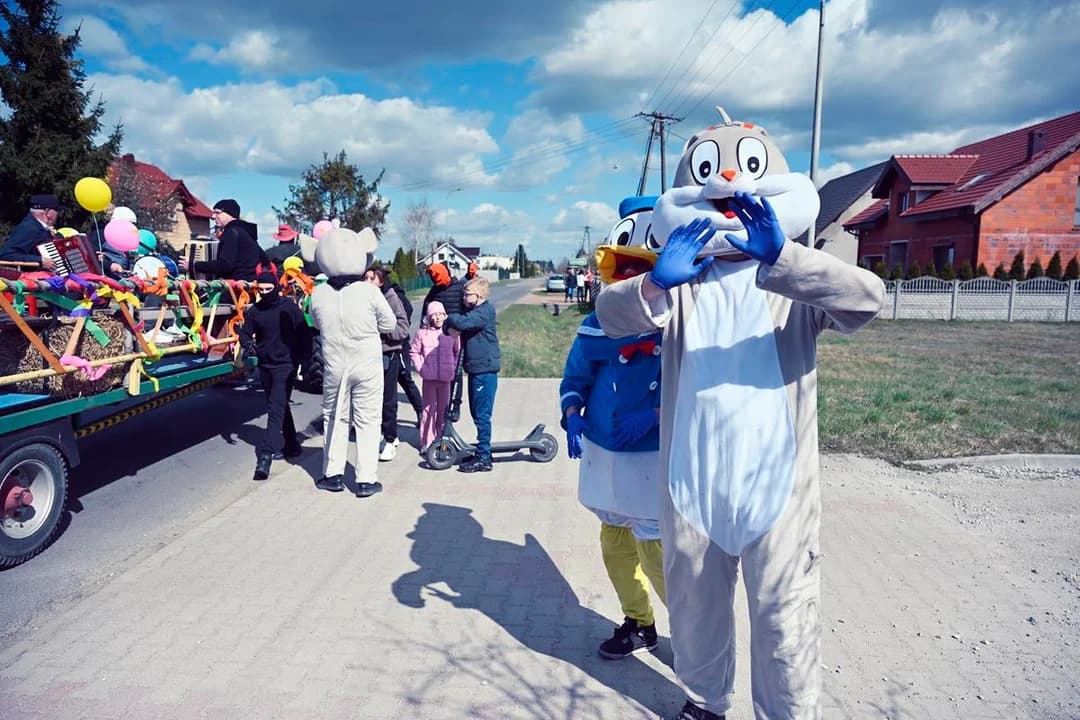 Pochody Niedźwiedzi w Łuszczanowie, Cielczy, Witaszycach i Brzostowie. Przebierańcy tłumnie wyszli na ulice miejscowości naszego terenu