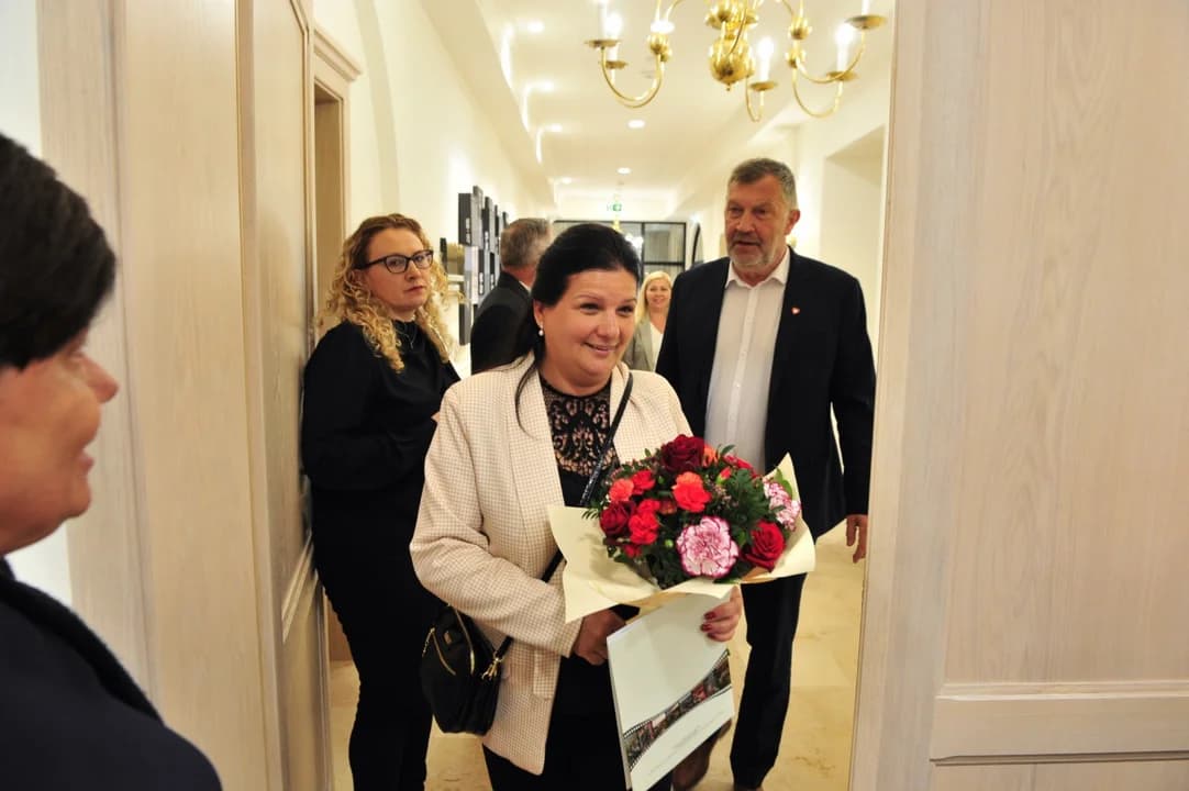 Nowa Rada Miejska w Jarocinie zbiera się na pierwszym posiedzeniu. Nowy burmistrz obejmie władzę [AKTULIZCJE, ZDJĘCIA] — zdjęcie 4 z 211