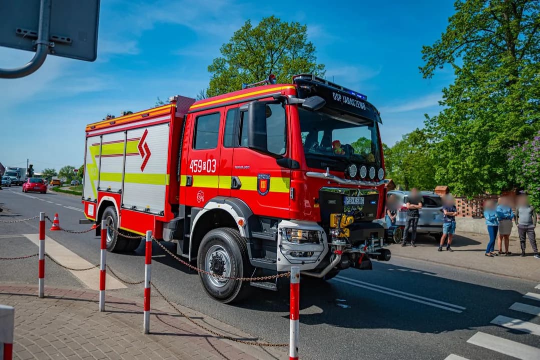 W Wielkanoc strażacy gasili... lodówkę w Witaszycach. W Poniedziałek Wielkanocny volkswagen uderzył w drzewo w Jaraczewie [ZDJĘCIA] — zdjęcie 4 z 25