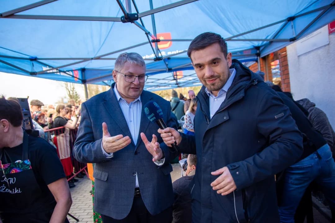 Wielkie tarcie chrzanu w Chrzanie. Przy tarkach stanęło blisko 100 KGW z całej Wielkopolski  [ZDJĘCIA, AKTUALIZACJA]