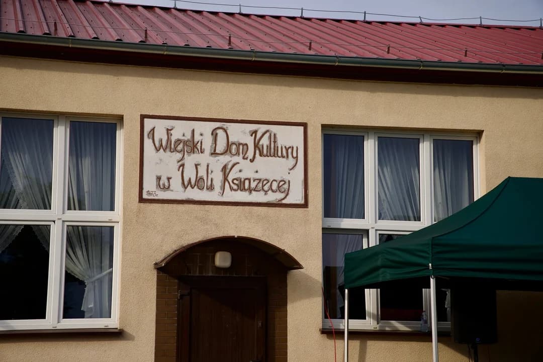 Atrakcji nie brakowało. Najmłodsi korzystali z przygotowanych gier i zabawach, zaś starsi integrowali się podczas imprezy tanecznej przy domu kultury w Woli Książęcej.