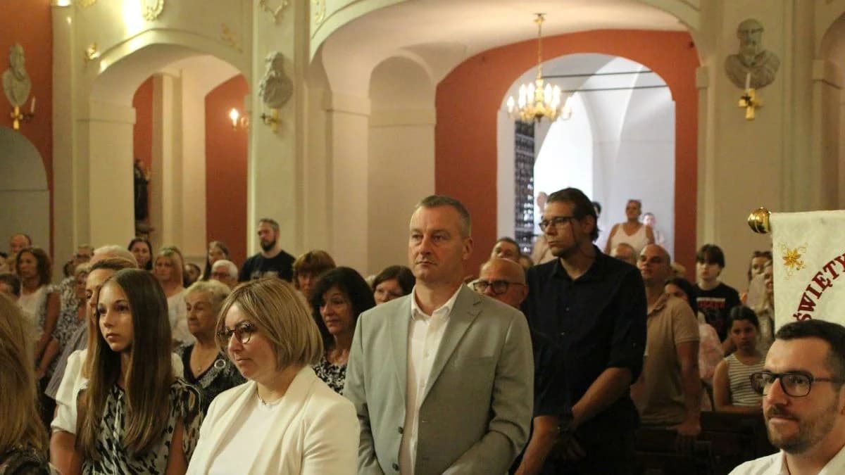 Za wstawiennictwem św. Anny modlili się za policję i dziadków [ZDJĘCIA, WIDEO]