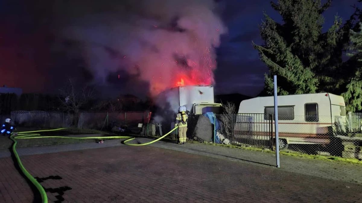 Pożar samochodu ciężarowego w Chrzanie. Spłonął ładunek [ZDJĘCIA] — zdjęcie 3 z 44