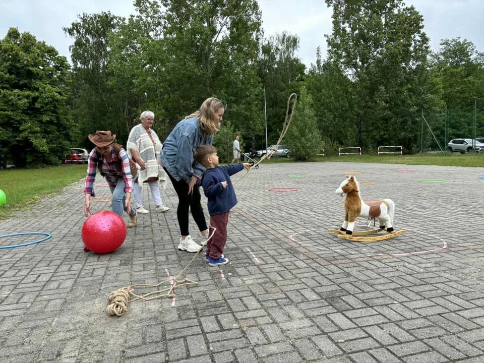 Dziki Zachód zawitał do Roszkowa – II Dzień Sąsiada za nami! — zdjęcie 3 z 47