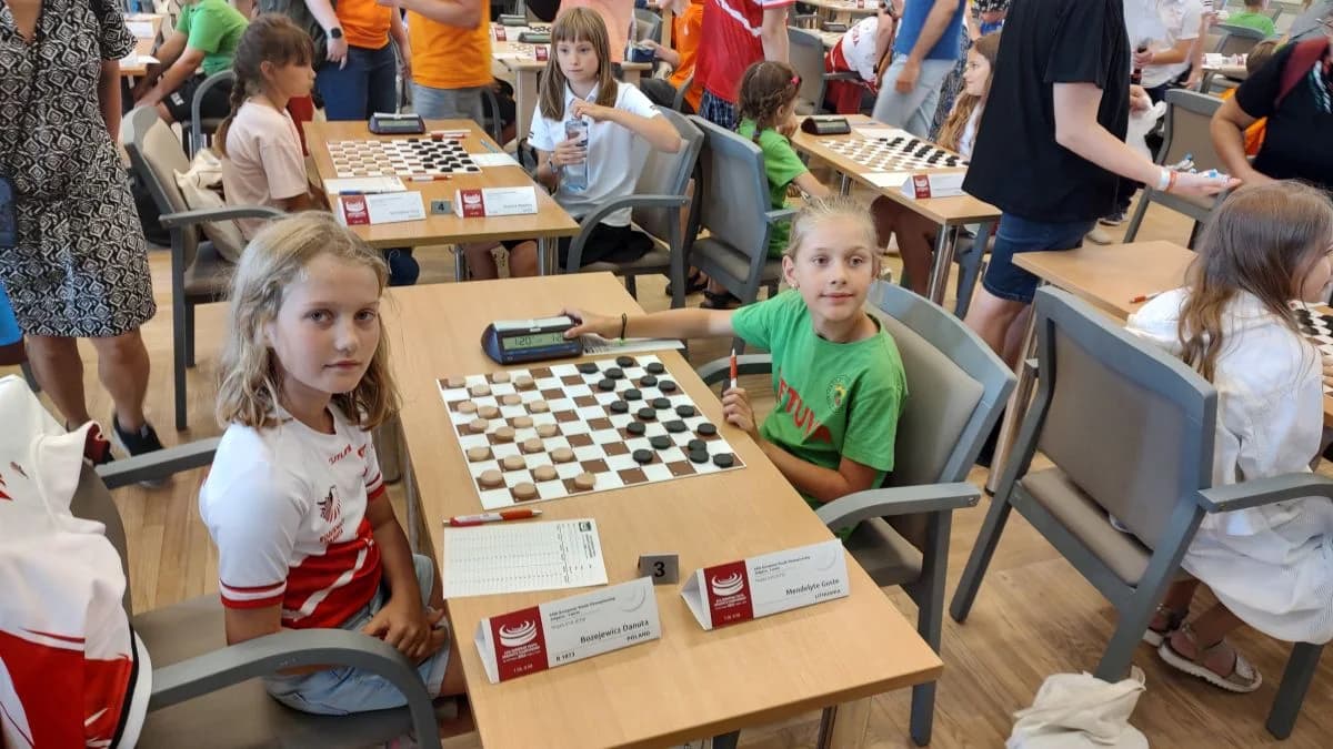 Dziewczyny z klubów warcabowych z Jarocina i Komorza Przybysławskiego zwyciężały na Łotwie [ZDJĘCIA] — zdjęcie 4 z 16