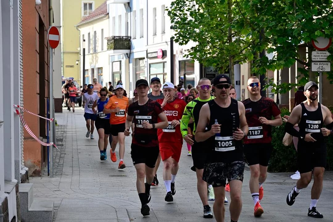 W biegu na 10 km wystartowało ponad 200 biegaczy