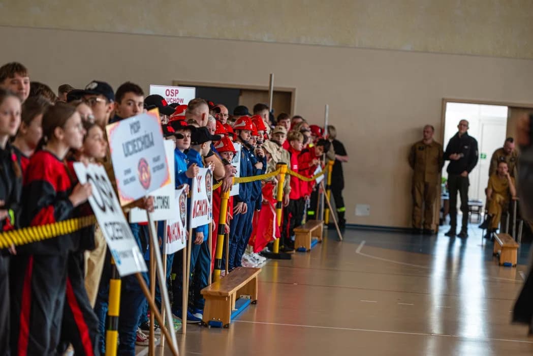 I Wojewódzkie Halowe Zawody Sportowo-Pożarnicze dla Młodzieżowych Drużyn Pożarniczych w Jarocinie [ZDJĘCIA] — zdjęcie 4 z 71