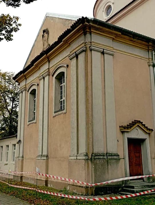 Parafia dostała pieniądze, a proboszcz podpisał umowę ze starostą. Wiadomo, na co pójdą te środki [ZDJĘCIA] — zdjęcie 5 z 8
