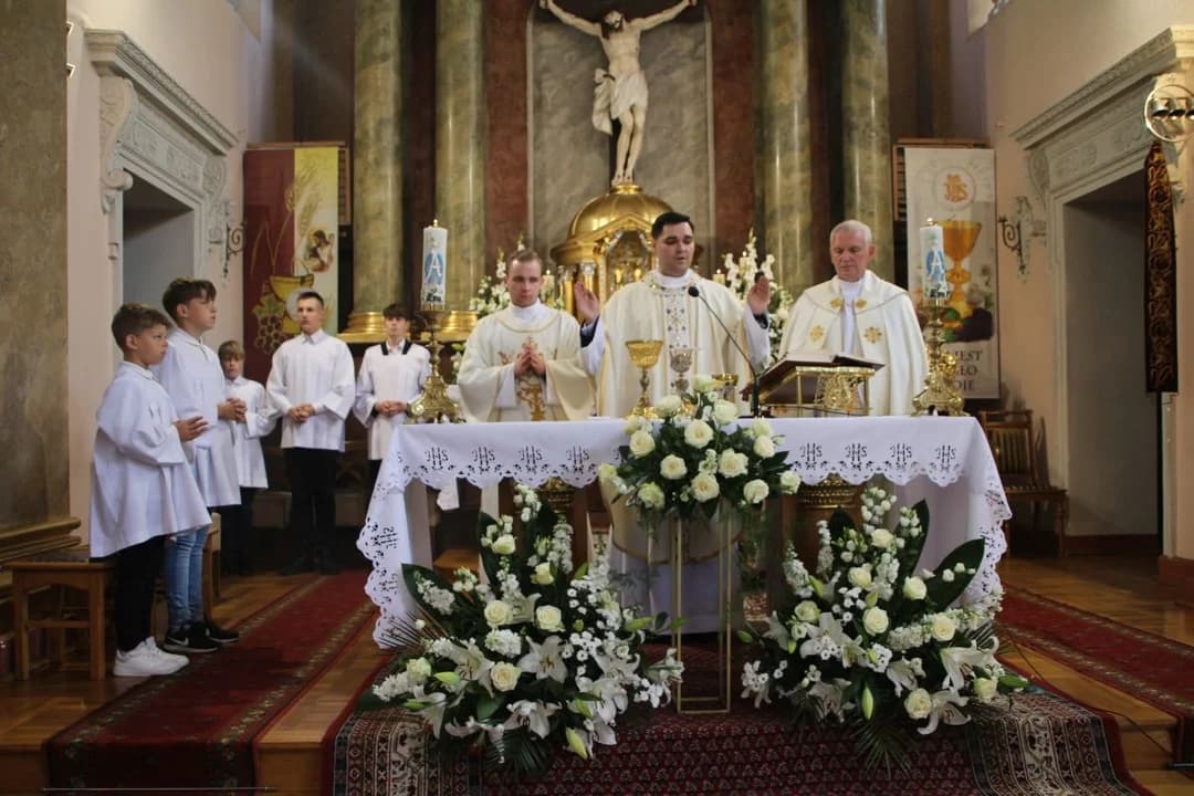 Ksiądz Patryk Rutkowski odprawił swoją prymicję w parafii w Brzóstkowie [ZDJĘCIA]