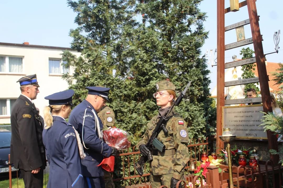 W Jarocinie uczczono Dzień Sybiraka przy Krzyżu Martyrologii w 20. rocznicę jego poświęcenia [ZDJĘCIA]