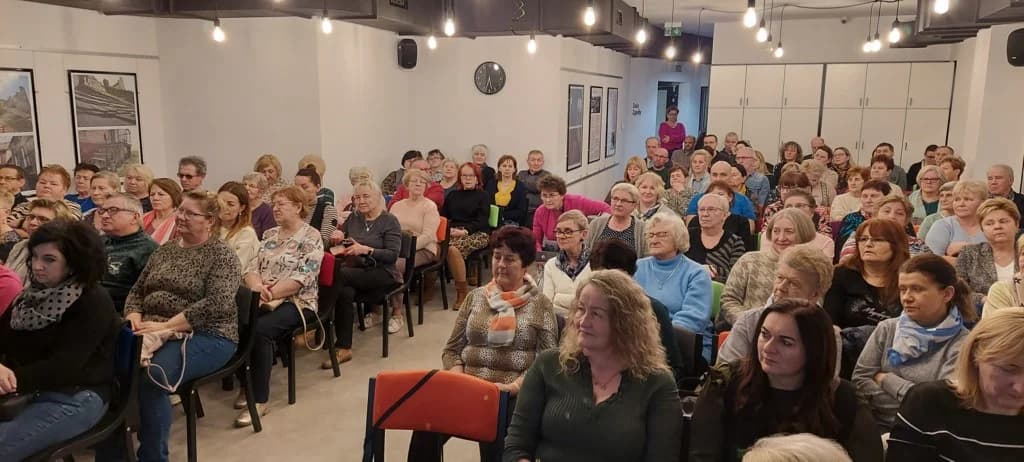 Spotkanie z dziennikarzem Markiem Jezierskim w Jarocinie — zdjęcie 2 z 27