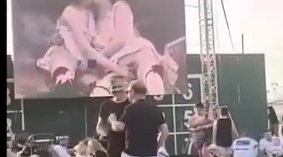 Niecenzuralne treści w Strefie Mieszkańca na Jarocin Festiwal. Ksiądz: To jest pornografia. Jest oświadczenie miasta — zdjęcie 2 z 5