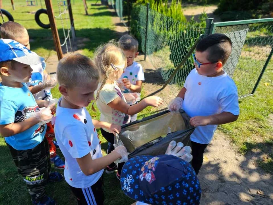 Kolejny raz zabrali się za sprzątanie świata. Akcja w Kolniczkach [ZDJĘCIA]