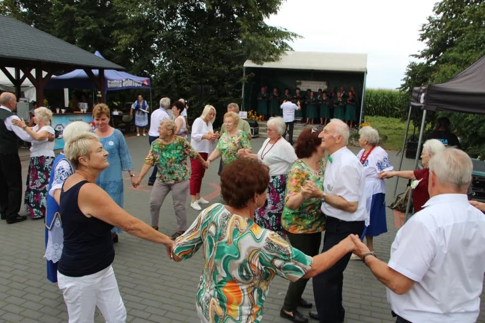 IX Biesiada Seniorów w Strzyżewie. "Choć jestem seniorem, to żyję z humorem"