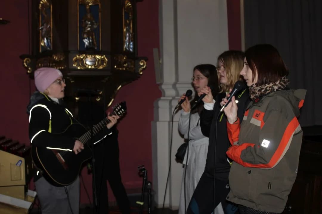 Ekstremalna Droga Krzyżowa w parafii św. Marcina w Jarocinie — zdjęcie 2 z 49