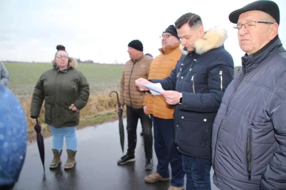 Zebranie w sprawie domniemanej farmy w Witaszycach — zdjęcie 6 z 17