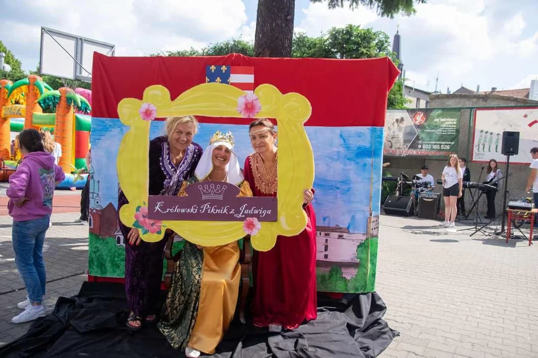 Królewski piknik z Jadwigą i sukcesy w SP2 Jarocin