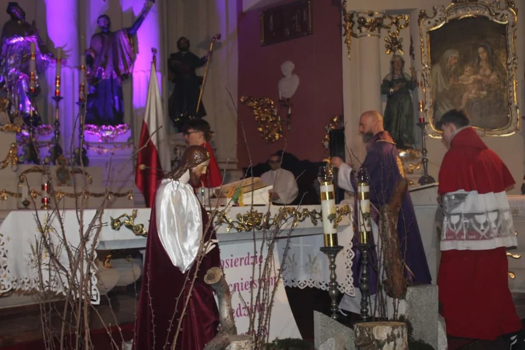 Ekstremalna Droga Krzyżowa w parafii św. Marcina w Jarocinie — zdjęcie 4 z 49