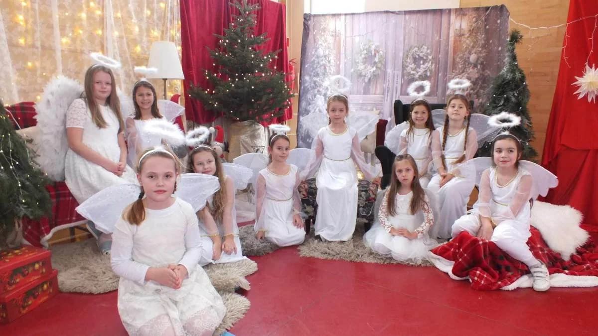 Kiermasz Bożonarodzeniowy w szkole w Chrzanie