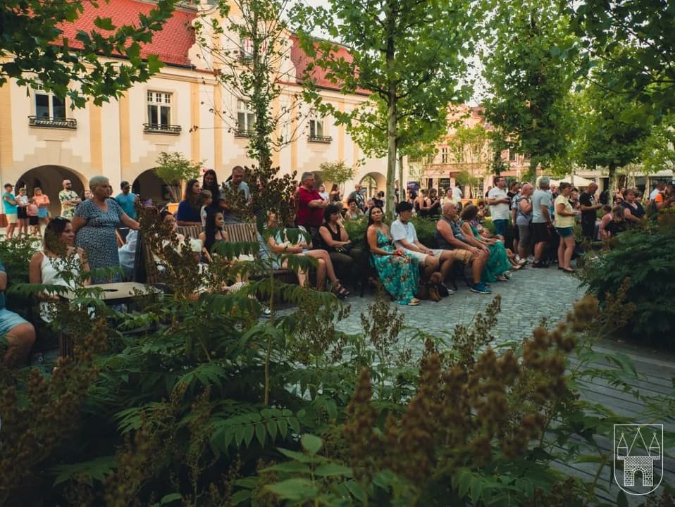 Jest decyzja w sprawie wprowadzenia ruchu samochodów na jarociński rynek. W grę wchodzą duże pieniądze [ZDJĘCIA, SONDA] — zdjęcie 3 z 11