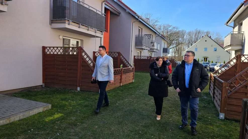 Usterki w szeregowcach z czynszówkami w gminie Jarocin. Czy jest szansa, że zostaną usunięte? [ZDJĘCIA, SONDA] — zdjęcie 5 z 6