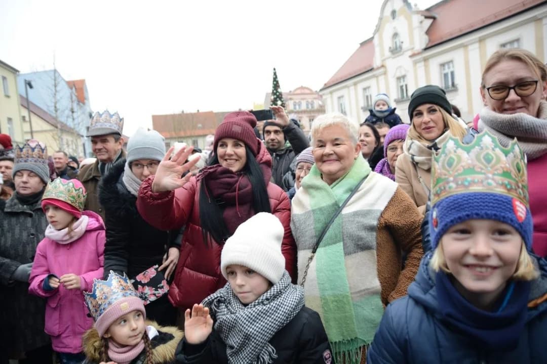 14. Jarocińskie Kolędowanie z Orszakiem Trzech Króli. Najwięcej było przedszkolaków  [ZDJĘCIA]