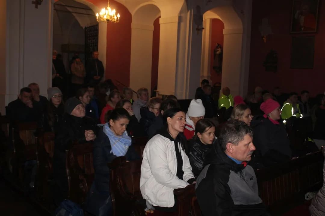 Ekstremalna Droga Krzyżowa w parafii św. Marcina w Jarocinie — zdjęcie 6 z 49