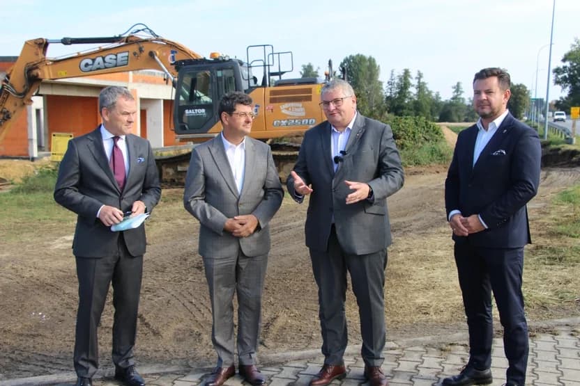 Rozpoczęły się pierwsze prace związane z ogromną przebudową drogi wojewódzkiej nr 443 w gminie Gizałki. Inwestycja pochłonie dziesiątki milionów. Najpierw przebudowany zostanie most w Nowej Wsi.