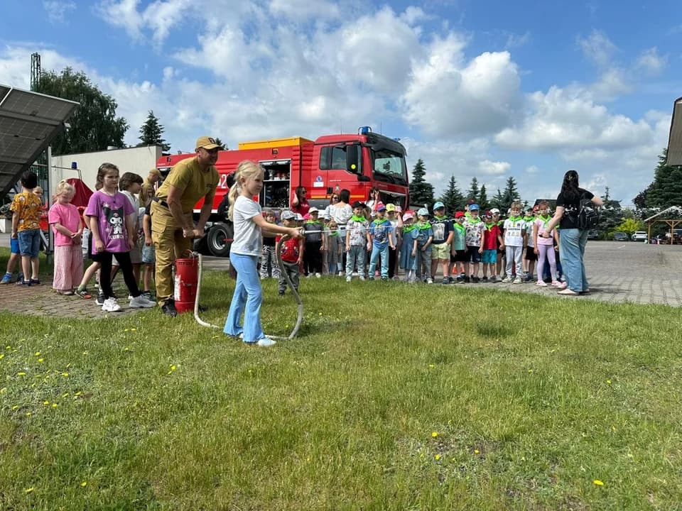 Dzień Dziecka w KP PSP w Jarocinie — zdjęcie 1 z 17