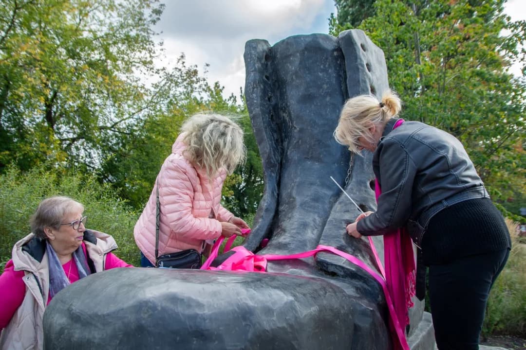 Amazonki z Jarocina i Fundacja Ogród Marzeń rozpoczęły różowy październik. Starosta obiecał, że kupi sobie krawat w tym kolorze [ZDJĘCIA] — zdjęcie 4 z 62