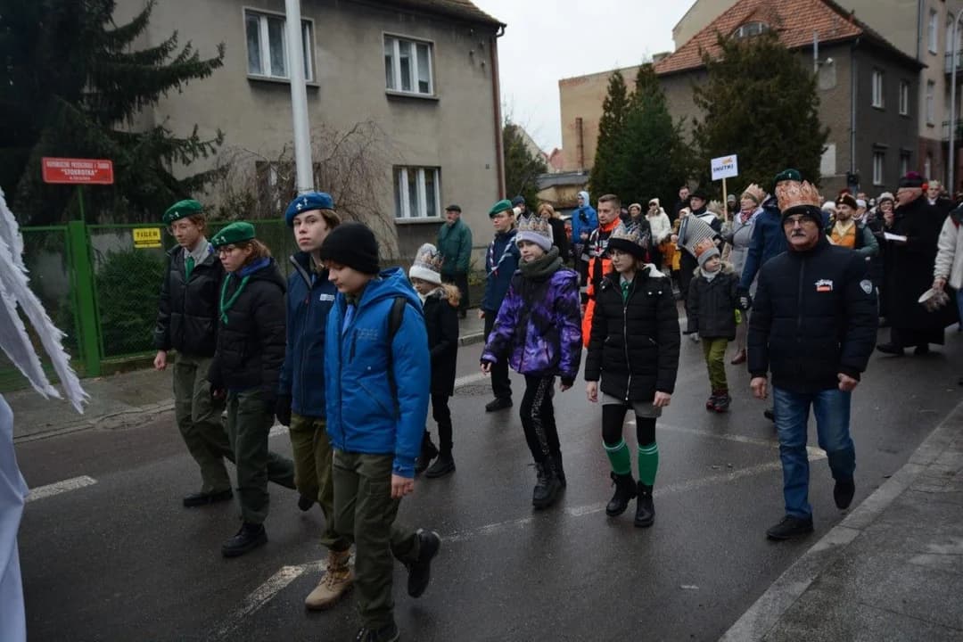 14. Jarocińskie Kolędowanie z Orszakiem Trzech Króli. Najwięcej było przedszkolaków  [ZDJĘCIA]