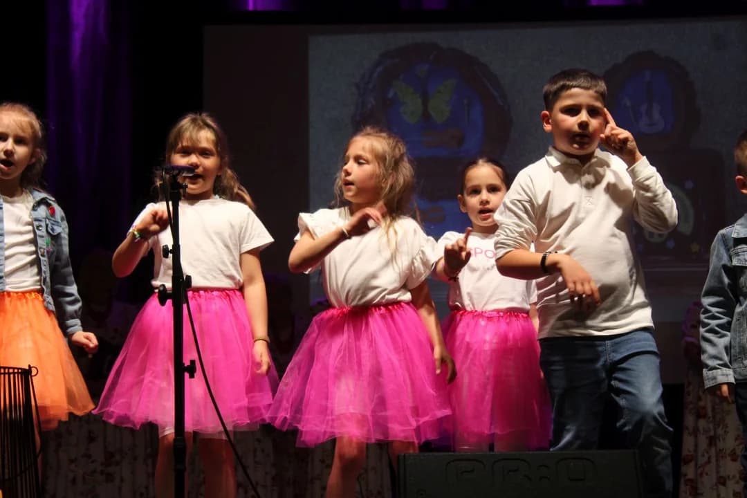 Posłanka zaśpiewała a wicestarosta zatańczyła na II Festiwalu Piosenek o Jarocinie [ZDJĘCIA] — zdjęcie 3 z 230