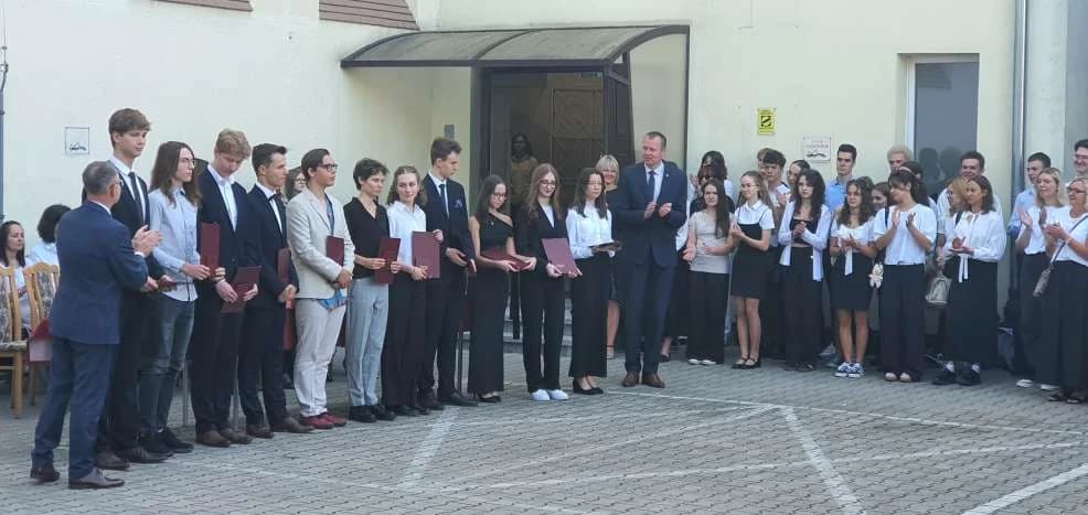 Wręczonie Medali Patrona Szkoły w Liceum Ogólnokształcącym w Jarocinie — zdjęcie 2 z 14
