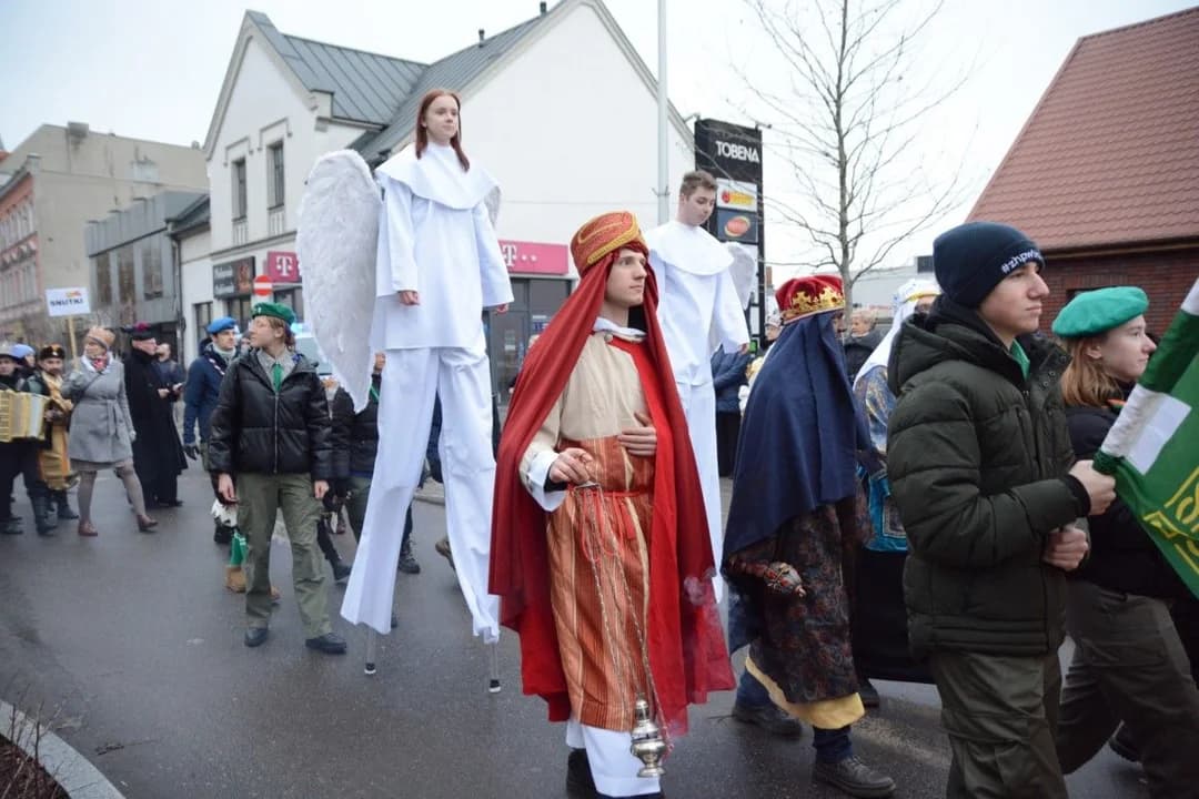 14. Jarocińskie Kolędowanie z Orszakiem Trzech Króli. Najwięcej było przedszkolaków  [ZDJĘCIA]