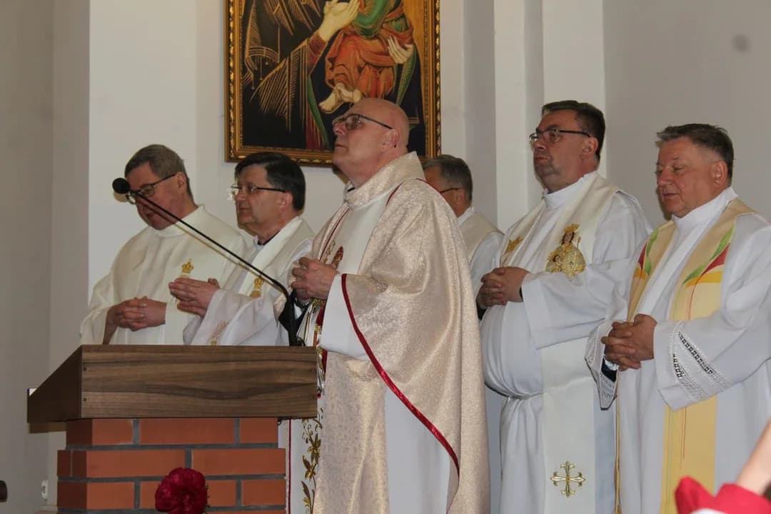 Prymas Polski świętował 35-lecie kapłaństwa w Siedleminie — zdjęcie 5 z 113