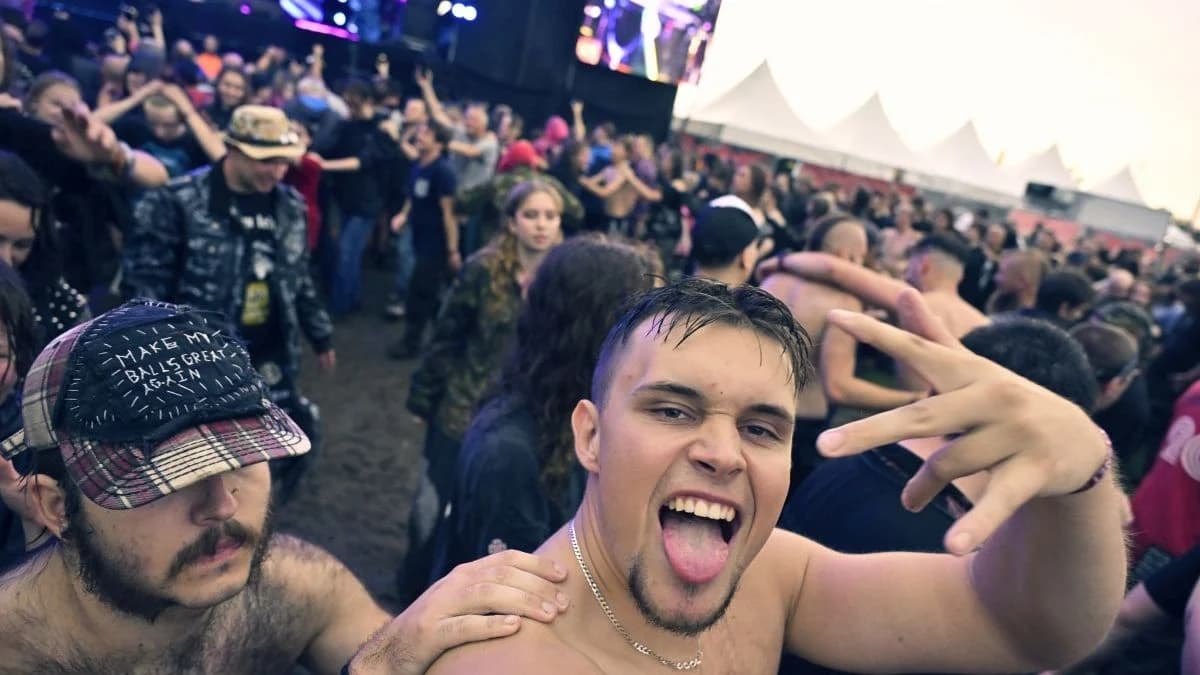 Tak bawiliście w błocie i deszczu podczas pierwszego dnia Jarocin Festiwal 2026