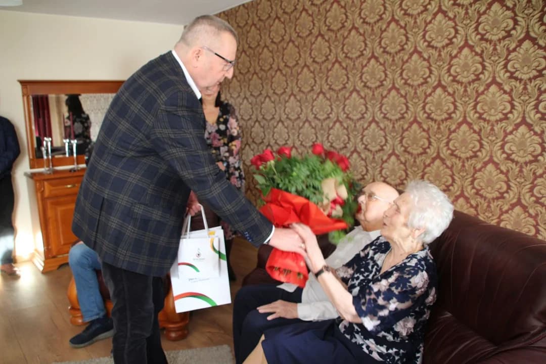 Państwo Majsnerowscy przeżyli razem 70 lat. Z życzeniami do dostojnych jubilatów przybył burmistrz Jaraczewa