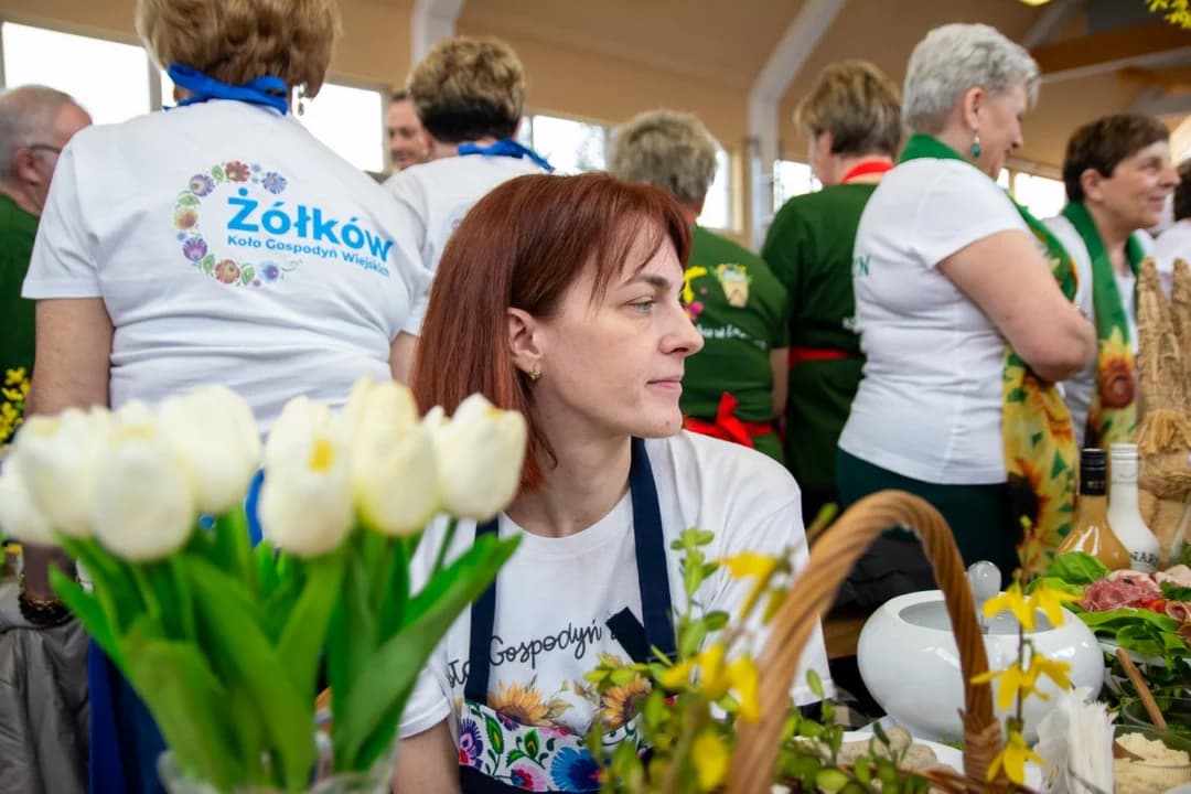 Wielkie tarcie chrzanu w Chrzanie. Przy tarkach stanęło blisko 100 KGW z całej Wielkopolski  [ZDJĘCIA, AKTUALIZACJA]