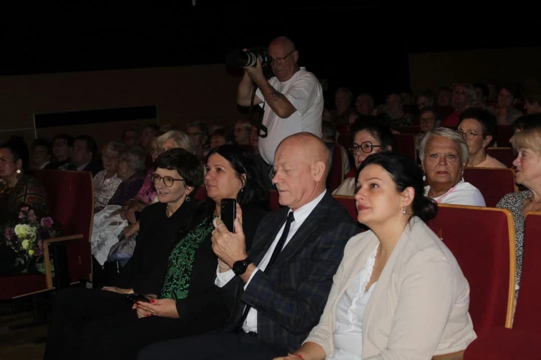 W uroczystości wzięli udział również zaproszeni goście m.in. posłanka Lidia Czechak i radny wojewódzki a zarazem prezes Banku Spółdzielczego w Jarocinie - Jan Grzesiek — zdjęcie 5 z 50