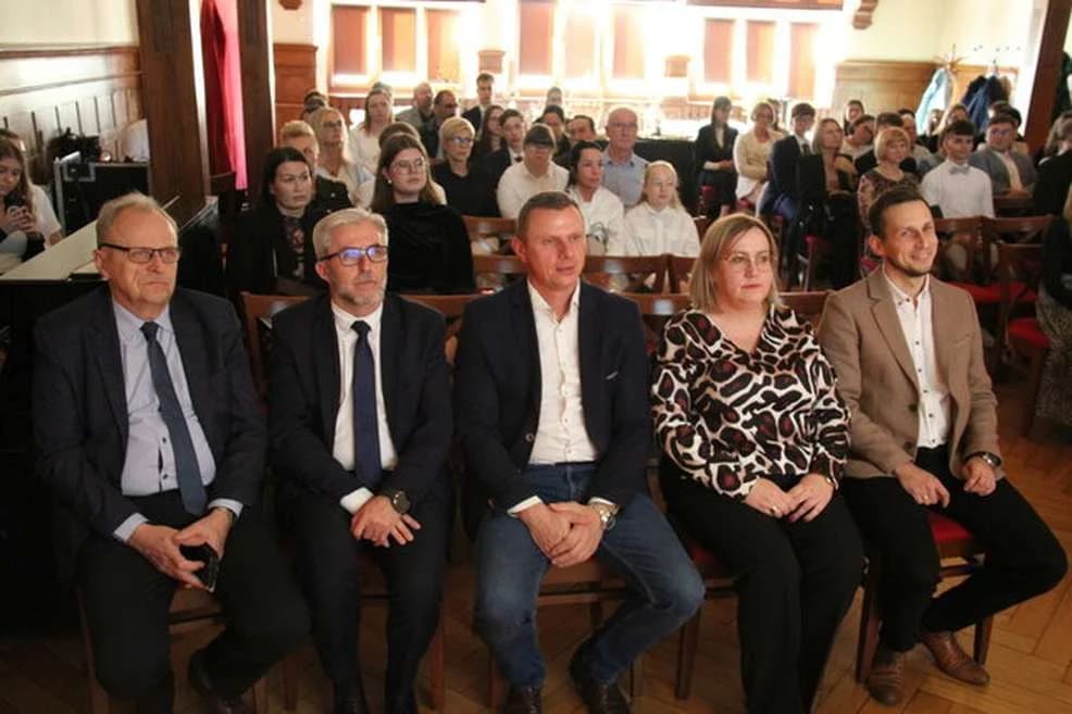 Starosta jarociński i przewodniczący rady powiatu przyznali nagrody uczniom i sportowcom [ZDJECIA] — zdjęcie 3 z 54