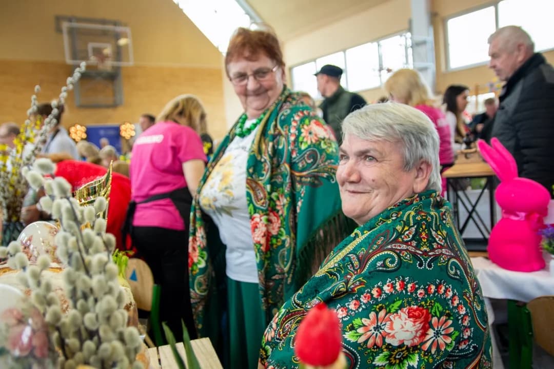 Wielkie tarcie chrzanu w Chrzanie. Przy tarkach stanęło blisko 100 KGW z całej Wielkopolski  [ZDJĘCIA, AKTUALIZACJA]