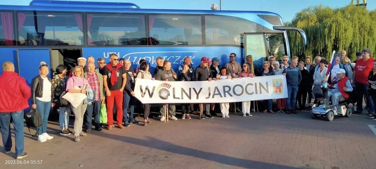 Z Jarocina do Warszawy wyruszyły dwa autokary, w sumie około 100 osób