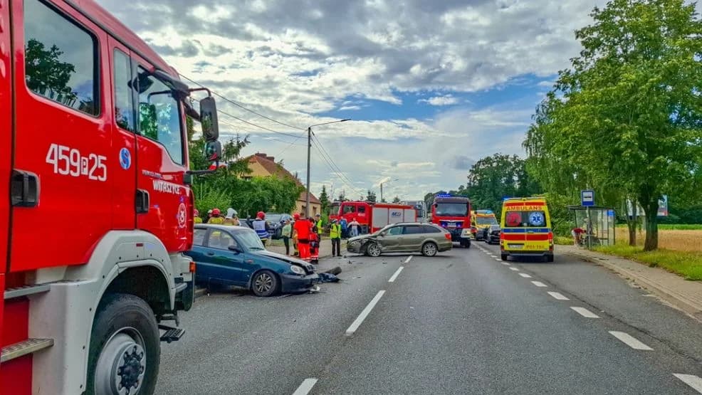 Zderzenie dwóch samochodów na DK11 w Witaszycach. Kierowców czekają poważne utrudnienia [ZDJĘCIA, AKTUALIZACJA]