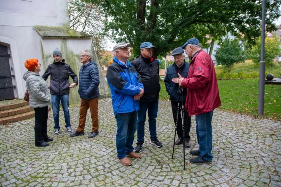 Spacer historyczny „Śladami parkowych zabytków” w Jarocinie — zdjęcie 2 z 35