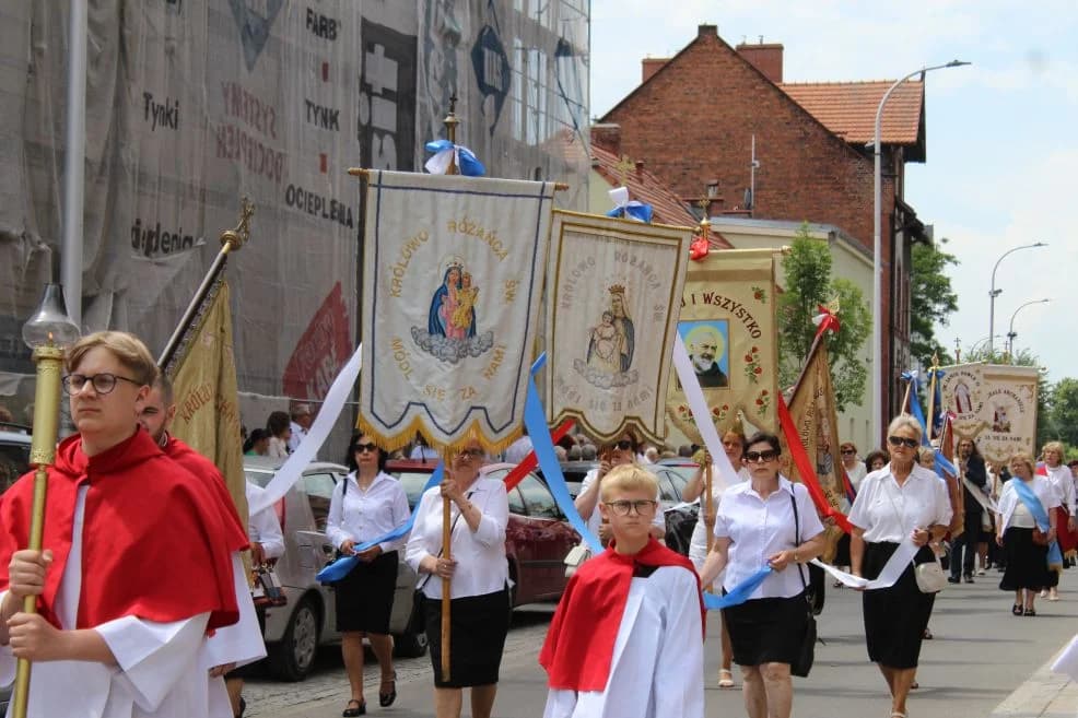 Procesja Bożego Ciała w Jarocinie — zdjęcie 3 z 271