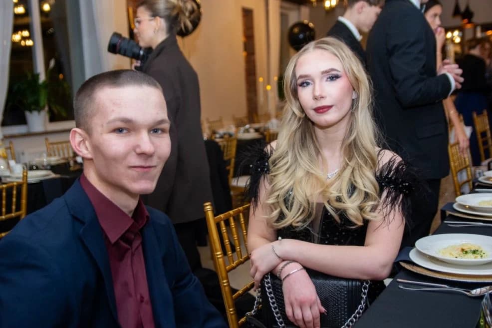 Studniówki 2026. Zabawa licealistów z Zespołu Szkół Społecznych w Jarocinie [ZDJĘCIA] — zdjęcie 4 z 116